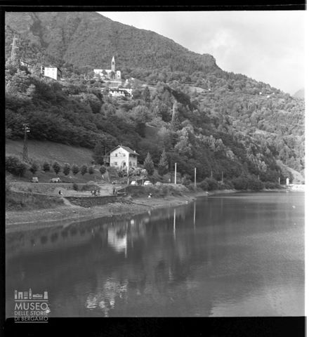 Lago del Bernigolo e chiesa