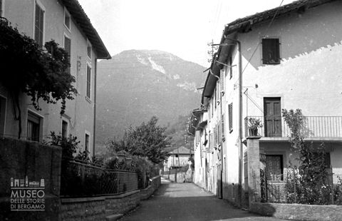 Strada e monte Misma