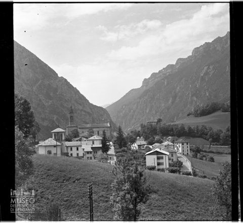 Abitazioni e chiesa di San Martino