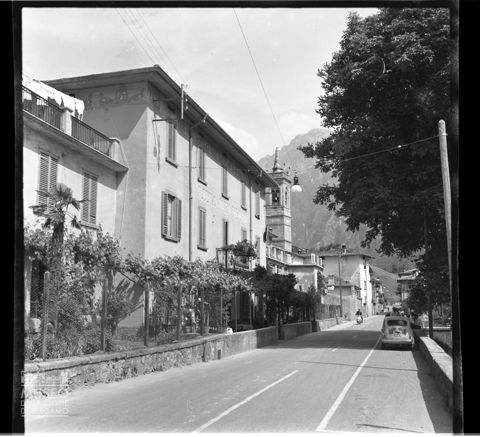 Albergo Piazza Brembana e campanile