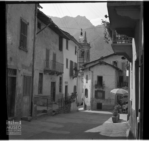 Abitazioni e campanile