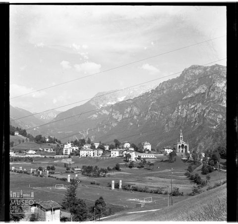 Panorama con campo da calcio