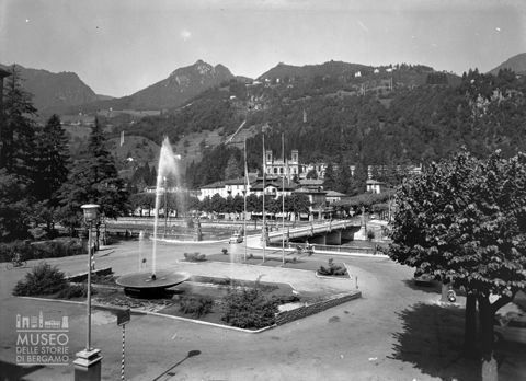 Centro e casinò dalla fontana della Stazione FF.SS.