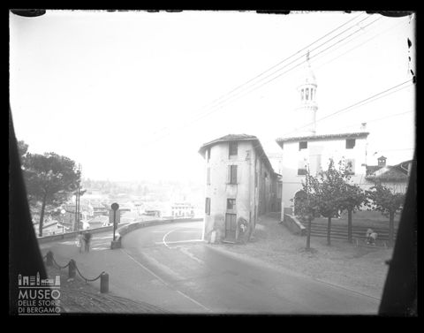 Abitazioni e Torre del Popolo