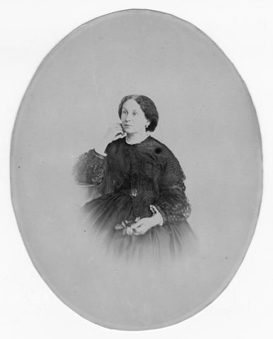 Ritratto di donna seduta