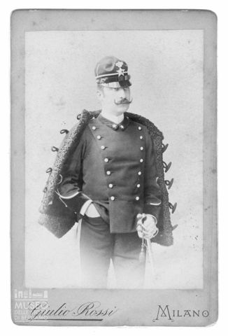 Ritratto di militare con sciabola