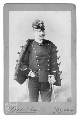 Ritratto di militare con sciabola