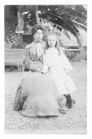 Ritratto della moglie di Aristide Isacchi e della figlia