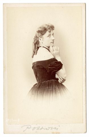 Ritratto a mezzobusto di donna