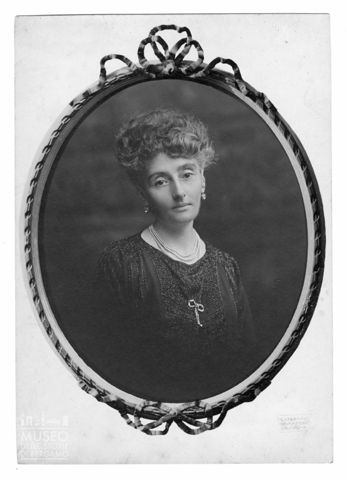 Ritratto di signora in abito scuro
