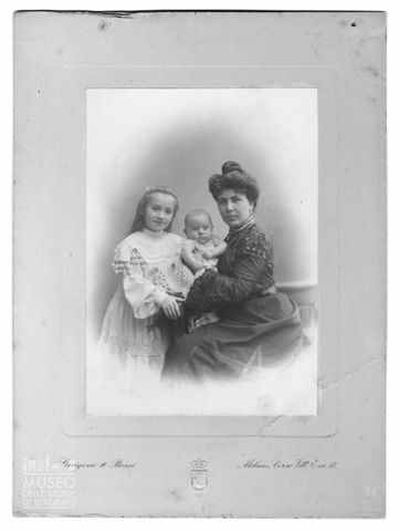 Ritratto di donna con i due figli