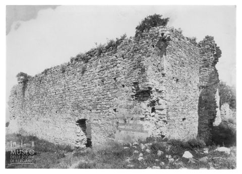 Mura interne dell'Abbazia di San Pietro in Palazzolo