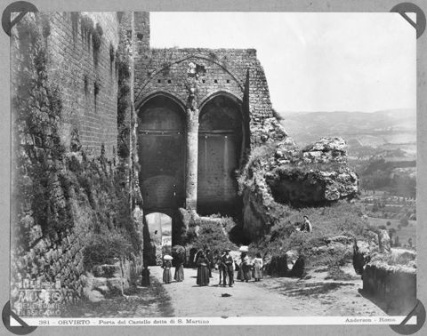 Ritratto di gruppo presso Porta Soliana di Orvieto