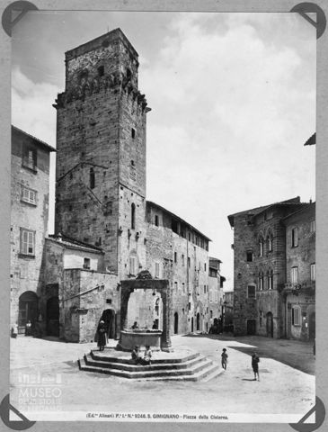Veduta di Piazza della Cisterna di San Gimignano