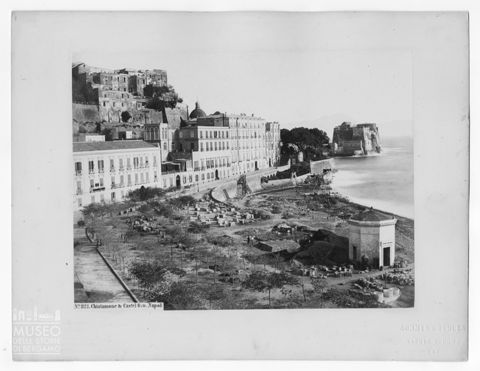 Chiatamone e Castel Ovo a Napoli