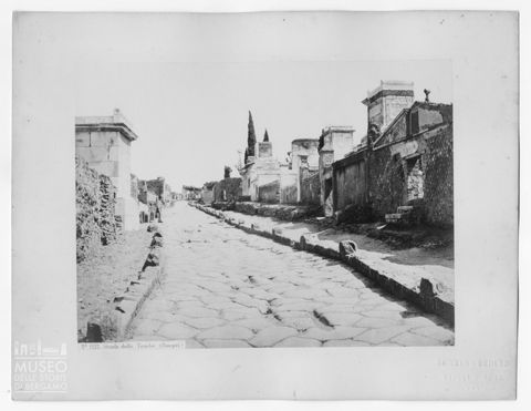 Strada delle Tombe a Pompei