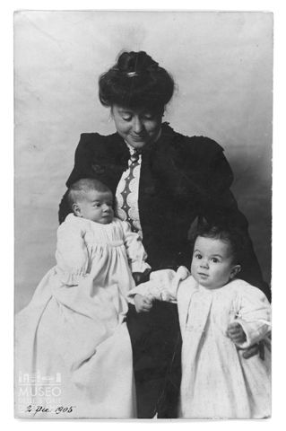 Ritratto di Niny Giovanelli de Noris con i figli