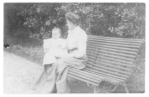 Ritratto di Niny Giovanelli de Noris con il figlio