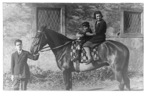 Ragazzi con cavallo