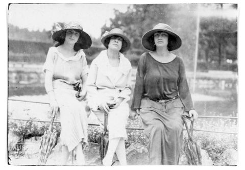 Ritratto di tre ragazze