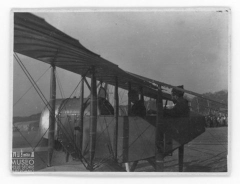 Uomini su un aeroplano