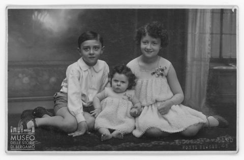 Ritratto di tre bambini