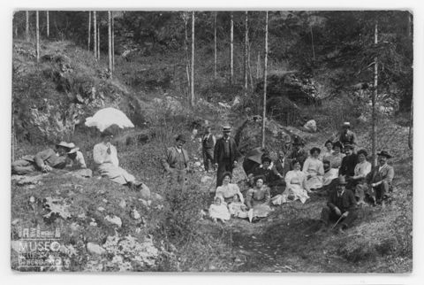 Ritratto di gruppo in montagna