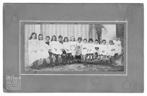 Ritratto di gruppo di bambini