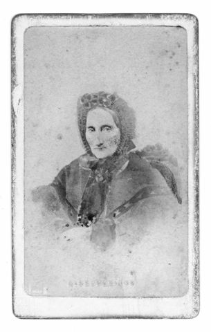 Ritratto di donna anziana con cuffia