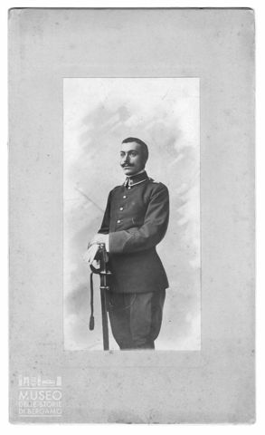 Ritratto di militare con sciabola