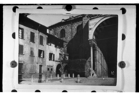 Basilica di Santa Maria Maggiore da piazza Rosate