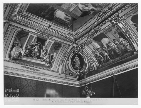 Soffitto di palazzo nobiliare con affreschi attribuiti a Gian Paolo Cavagna