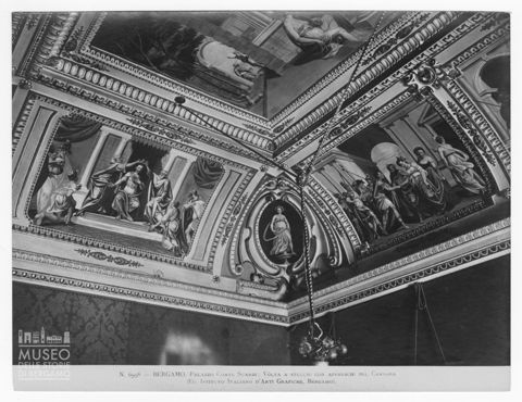 Soffitto di palazzo nobiliare con affreschi attribuiti a Gian Paolo Cavagna