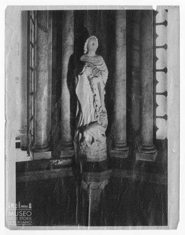 Statua di figura allegorica