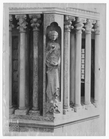 Raffigurazione della Prudenza del Battistero di Bergamo