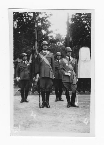 Alcuni militari durante una Festa di Reggimento