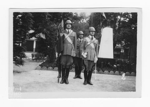 Alcuni militari durante una Festa di Reggimento