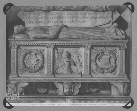 Dettaglio del monumento funebre di Medea Colleoni
