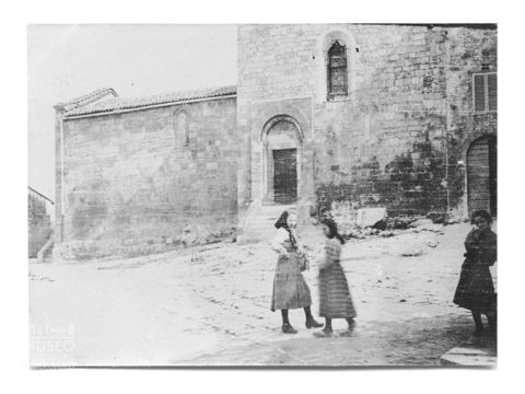 Bambine in piazza