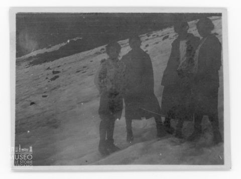Donne durante una gita in montagna