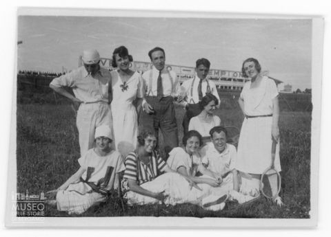 Ritratto di gruppo durante un campo sportivo