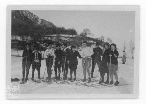 Gruppo di sciatori