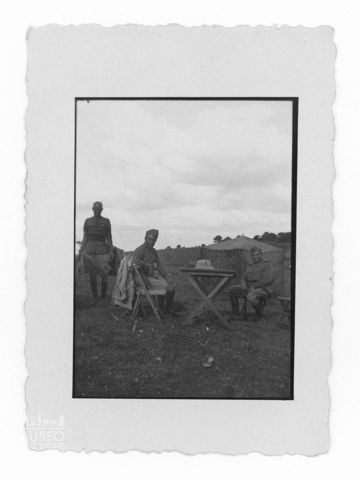 Soldati al campo in Africa