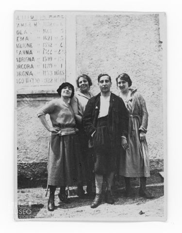 Ritratto di tre donne e un uomo