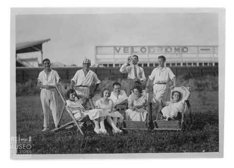 Ritratto di gruppo durante un campo sportivo