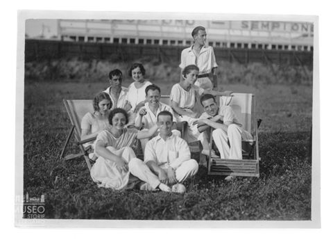 Ritratto di gruppo durante un campo sportivo