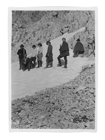 Ritratto di gruppo in montagna