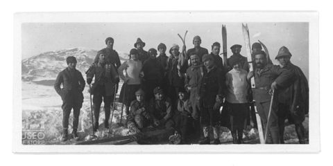 Ritratto di gruppo in montagna