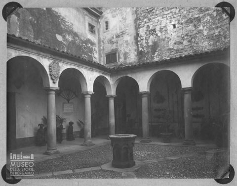 Castello Camozzi Vertova di Costa di Mezzate - Cortile interno
