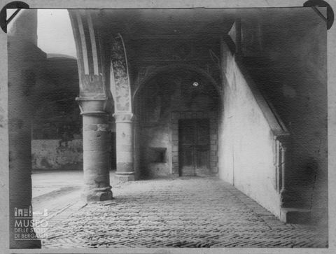Castello di Malpaga - Cortile interno